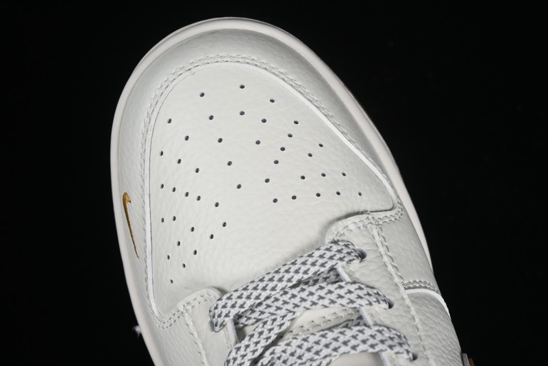 Supreme x Nike SB Dunk Low Anniversary Edition - XH0923-339
