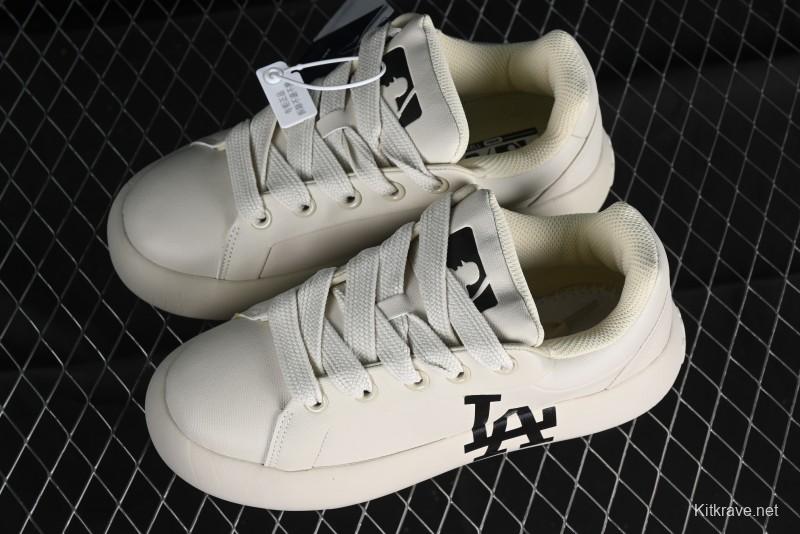 MLB Chunky Classic Base New York Yankees Lightweight Platform Casual Sneakers - 3ASXCCB4N07CRS