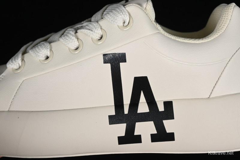 MLB Chunky Classic Base New York Yankees Lightweight Platform Casual Sneakers - 3ASXCCB4N07CRS