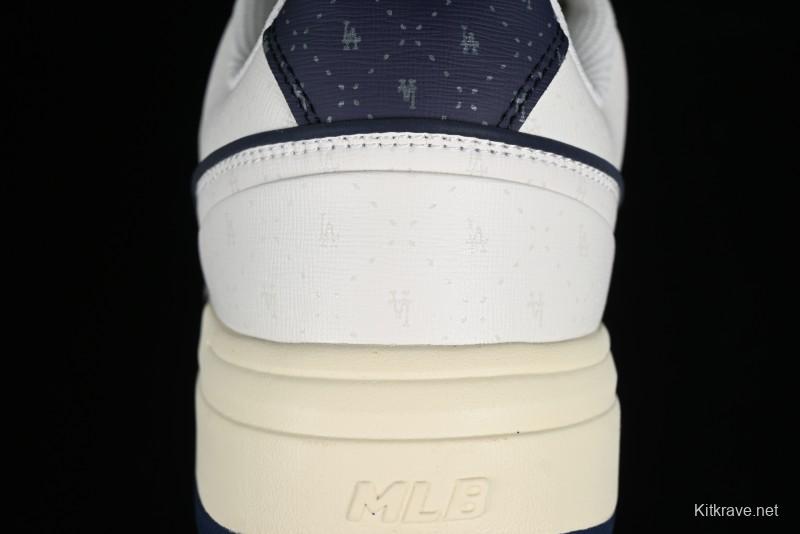 MLB Chunky Liner Basic New York Yankees Thick Sole Casual Sneakers with 6cm Height Increase - 3ASXCBO3N07NYD