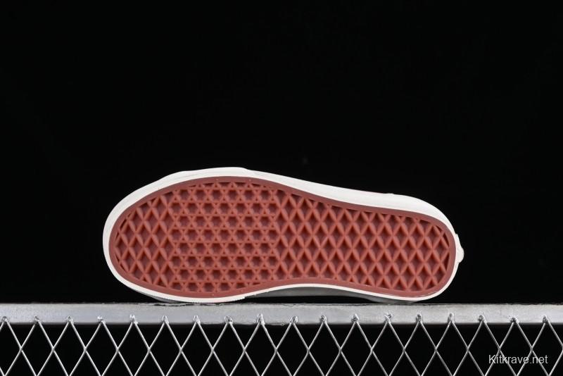 Vans Style 36 Low-Top Skate Shoes with Embroidered Details in Cream - VN000CRPGRN