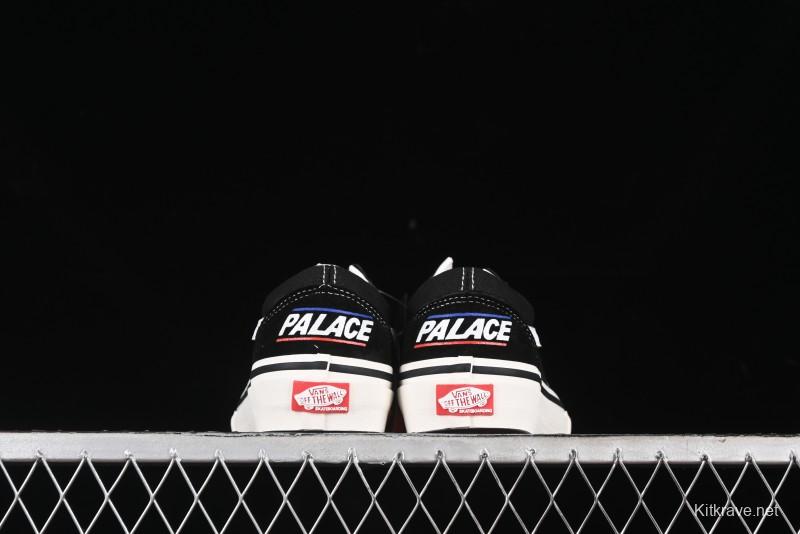 Vans Old Skool Low-Top Retro Skate Shoes in Black & White - VN0A5KRXBA2