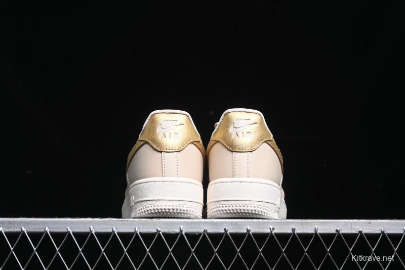 Nike Air Force 1 '07 Low Top Sneakers with Full-Grain Leather and Air Cushion - DQ7569-102