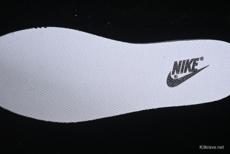 Nike SB Dunk Low Casual Skate Shoes in Blackberry Pink - CW1590-100