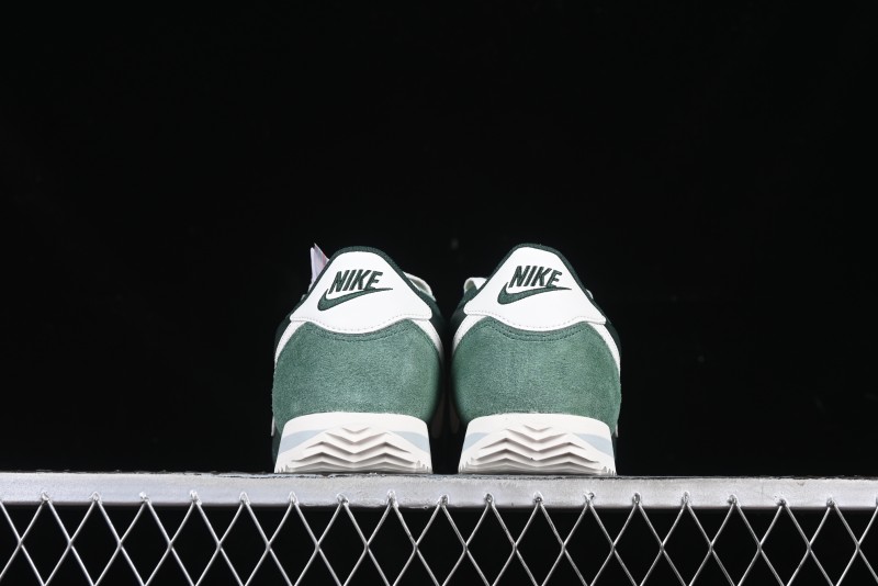 Nike Classic Cortez Leather Retro Running Shoes - DZ2795-300