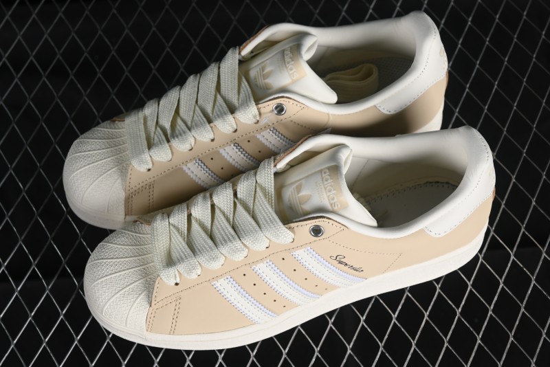 Adidas Originals Superstar Casual Sneakers with Shell Toe Design - IE3039