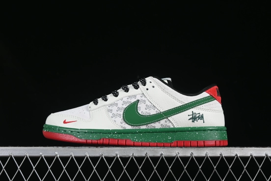 Nike x Stüssy Dunk Low "Holiday Edition" - Limited Edition Sneaker