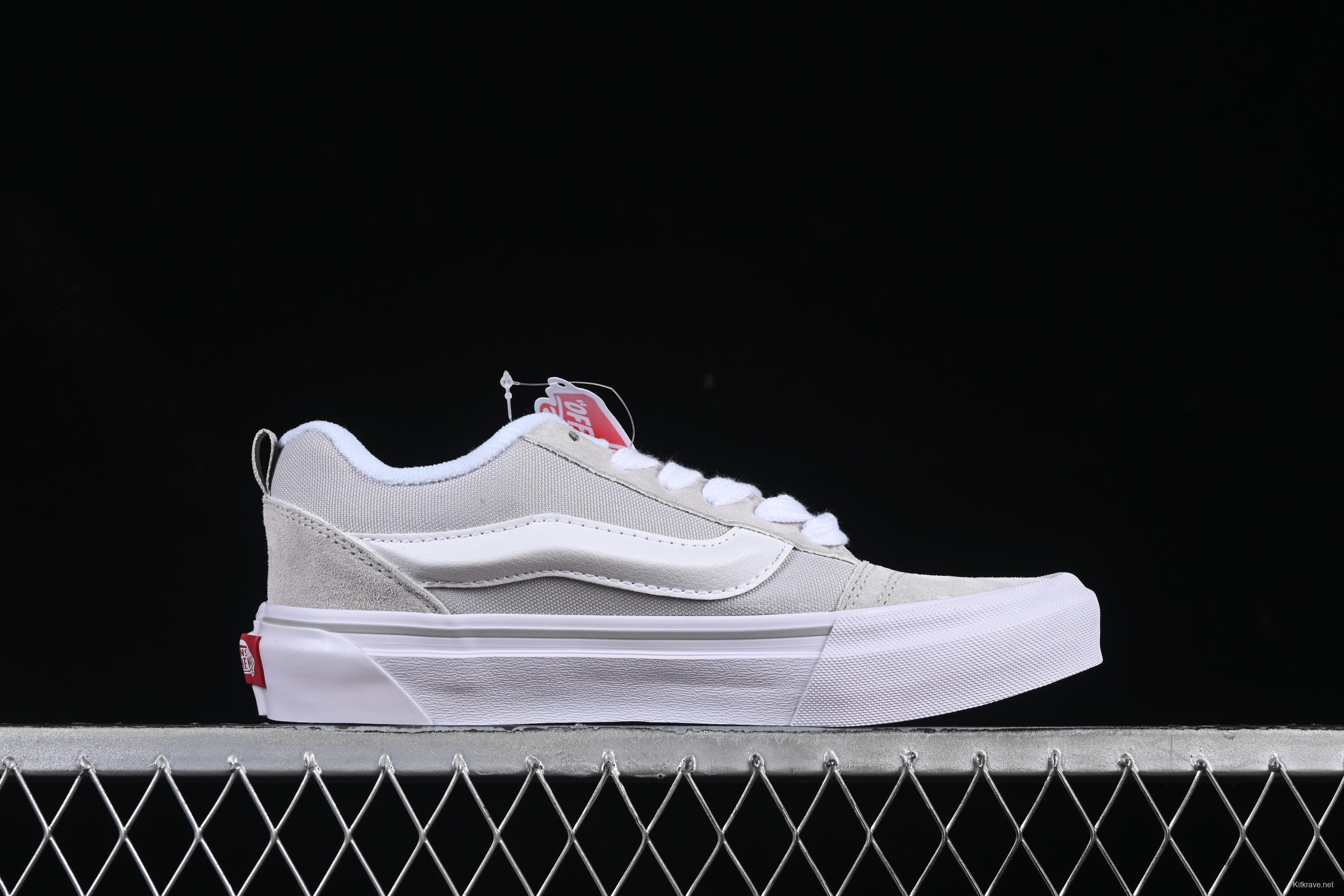 Vans Knu Skool Low-Top Retro Chunky Sneakers with Oversized Logo - VN000CRPBWD