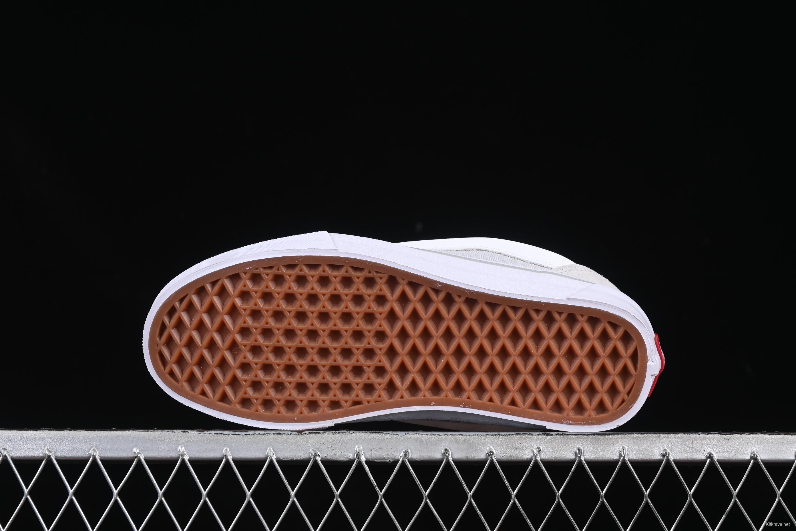 Vans Knu Skool Low-Top Retro Chunky Sneakers with Oversized Logo - VN000CRPBWD