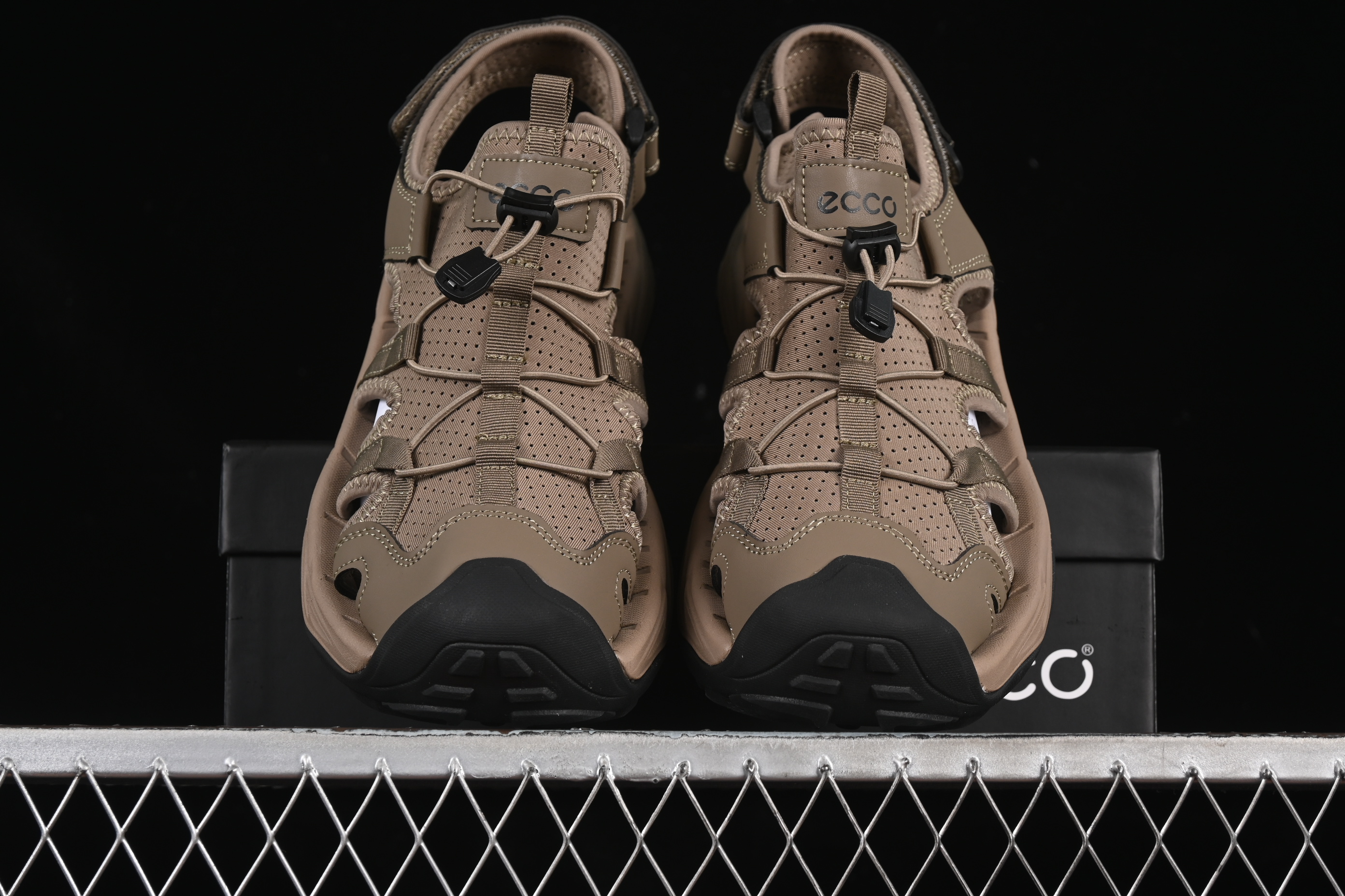 ECCO Off Trail Series Outdoor Sport Toe-Covering Leisure Sandals - 68936801003