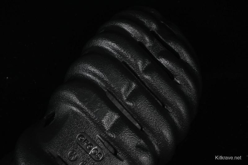 Crocs Classic Clog Slip-On Beach Sandals with Ventilation Holes - B.D4