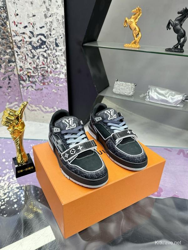 2024 Men Louis Vuitton Black White Leather Suede LV Trainer Sneakers