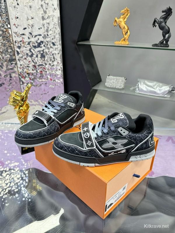 2024 Men Louis Vuitton Black White Leather Suede LV Trainer Sneakers
