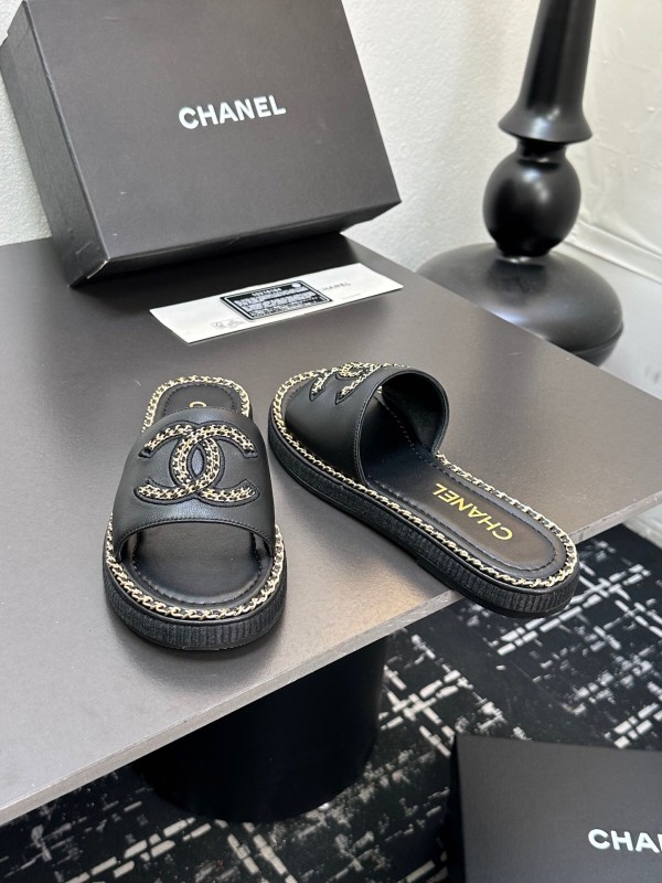 2025 Women Chanel Black Leather Slippers Chain Detail LY00320