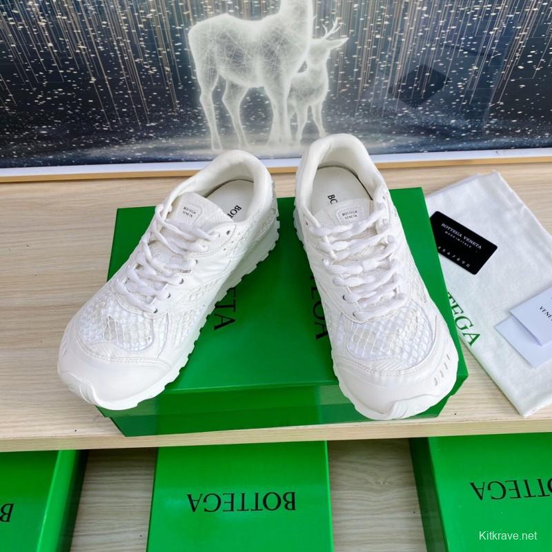 2025 Unisex Bottega Veneta White Lightweight Mesh Runner Sneakers LY00310