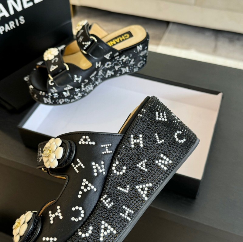 2025 Women Chanel Black PEARL Leather Slippers LY00330