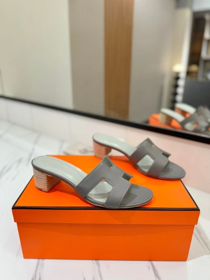 2025 Women Hermès Grey Leather Heeled Slippers