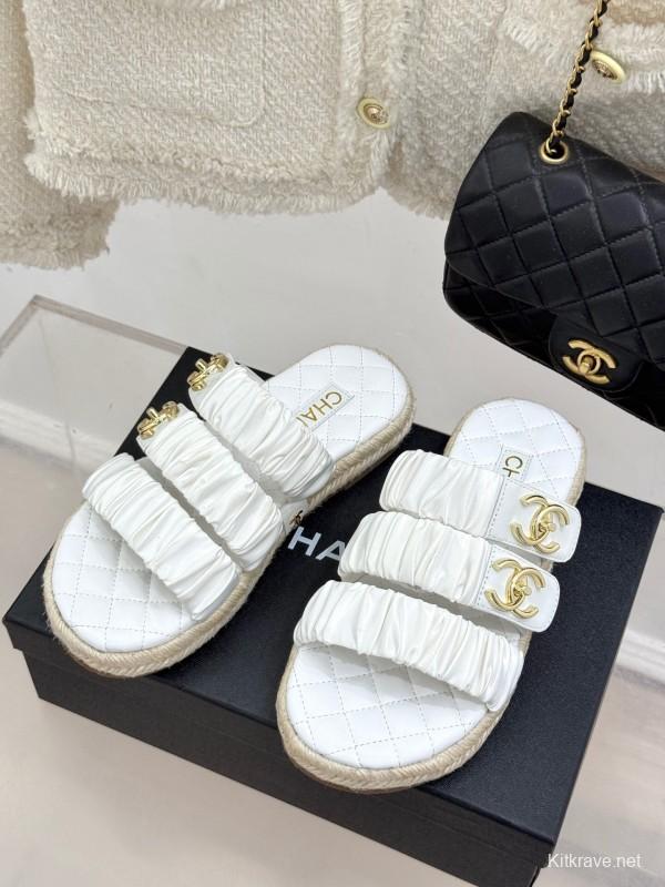 2025 Women Chanel White Leather Slippers KFY00230