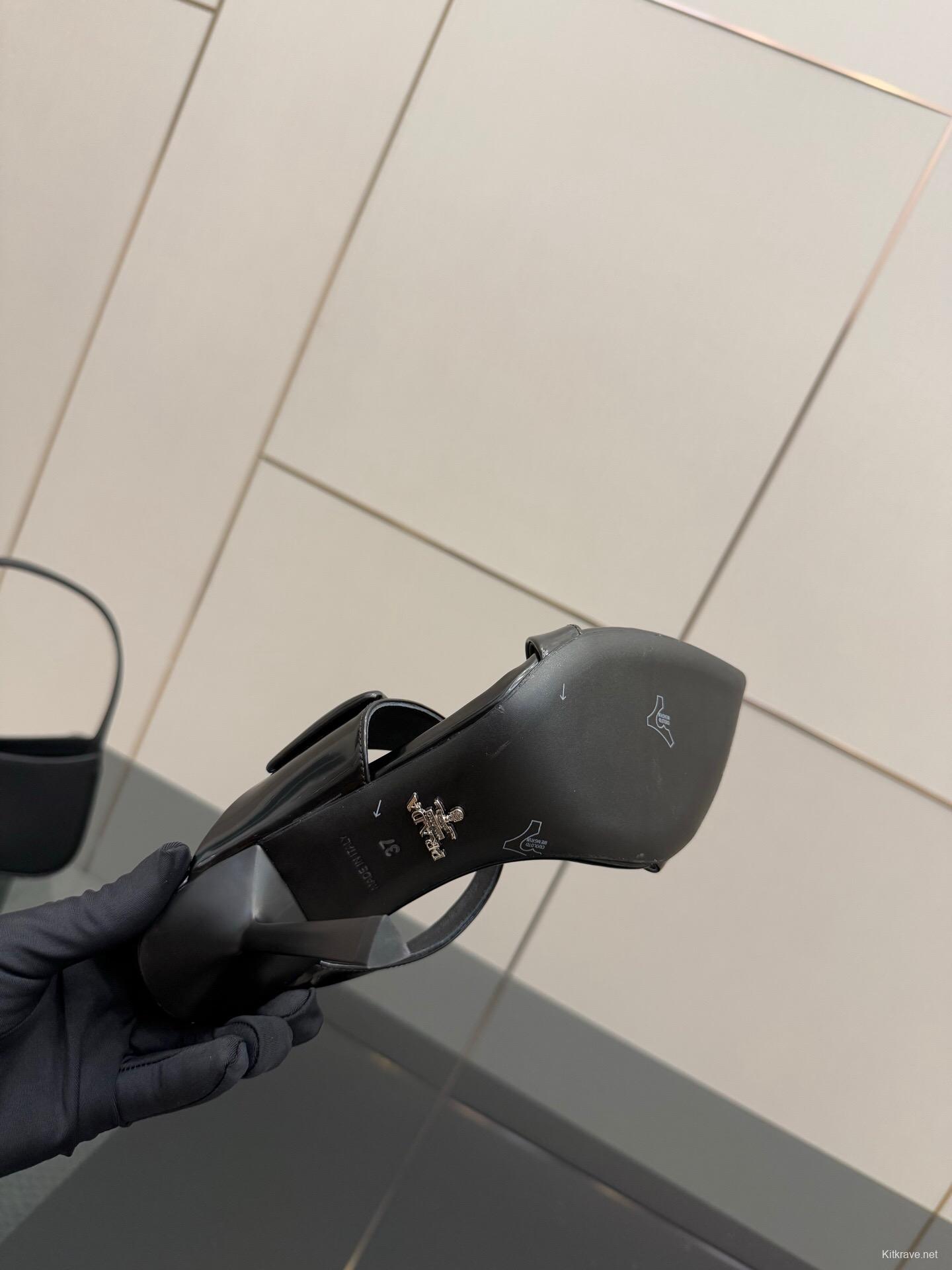 2025 Women Prada Black Leather Sandals