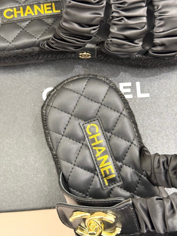 2025 Women Chanel Black Leather Slippers CC Logo KFY00230