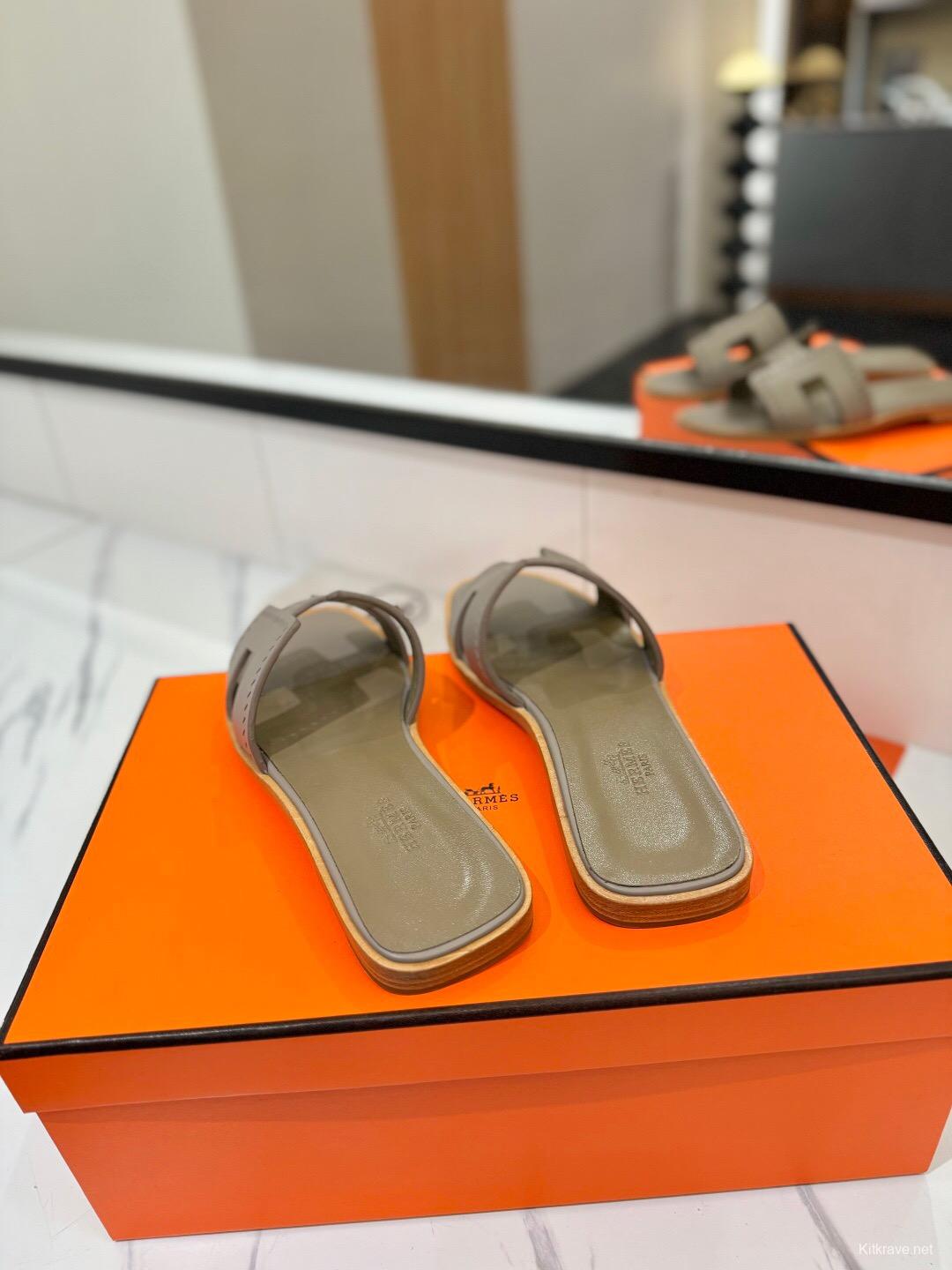 2025 Women Hermès Beige Leather Slippers