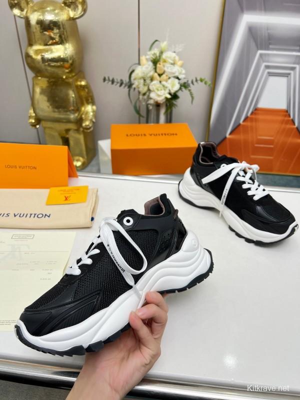 2025 Unisex Louis Vuitton Black White Mesh Leather Sneakers Monogram LY00340