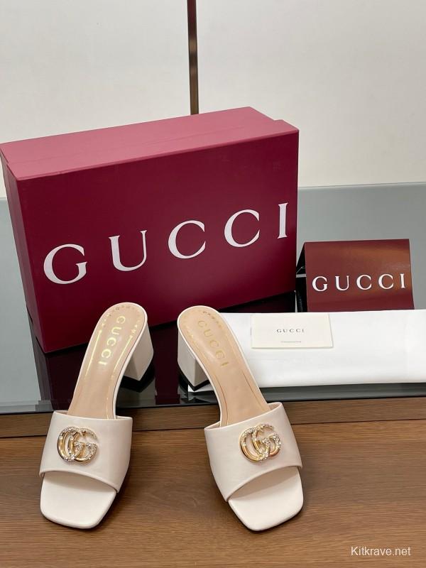 2025 Women Gucci Beige Leather Block Heel Sandals GG Crystal Buckle LY00280