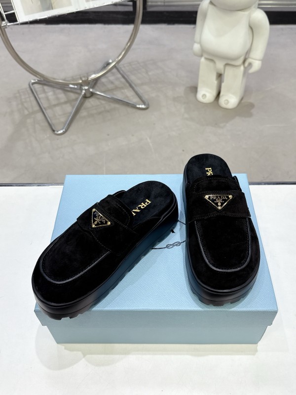 2025 Women Prada Black Velvet Mules