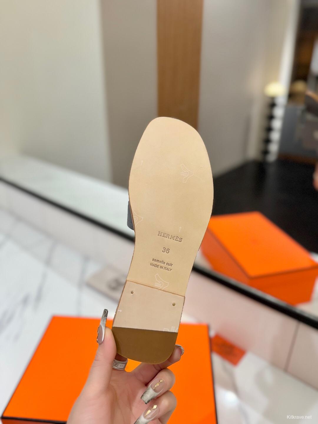 2025 Women Hermès White Leather Slippers KFY00260