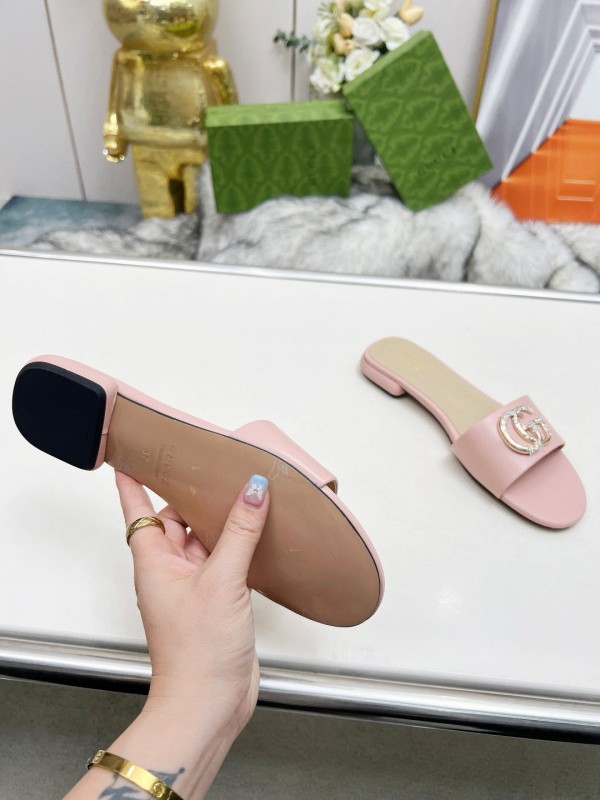 2025 Women Gucci Pink Leather Slippers GG Buckle MJ00190