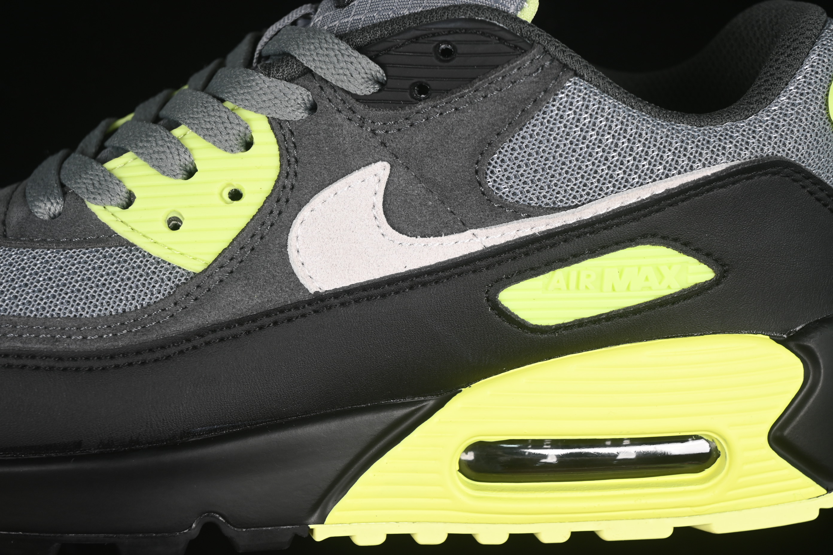 Nike Air Max 90 Retro Running Shoes with Visible Air Cushion - DM0029-012