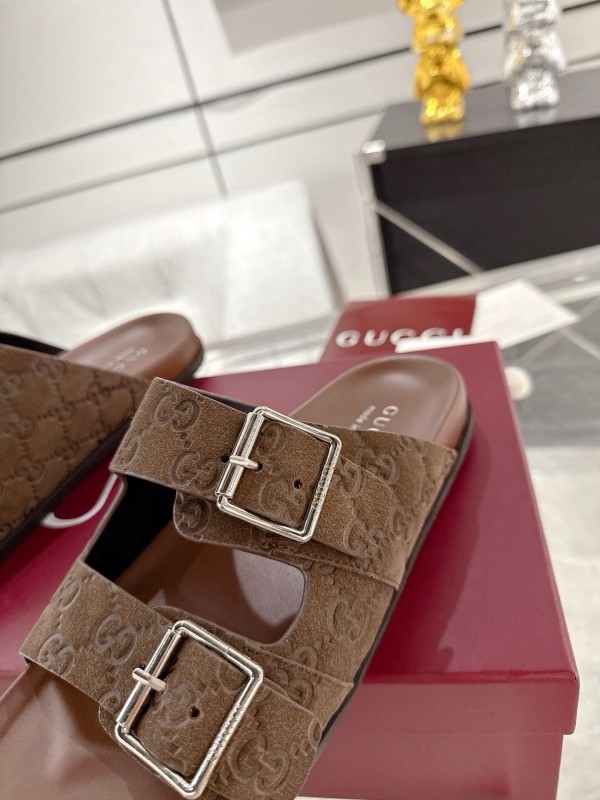 2025 Unisex Gucci Brown Leather Slippers Double G Embossed AS00240