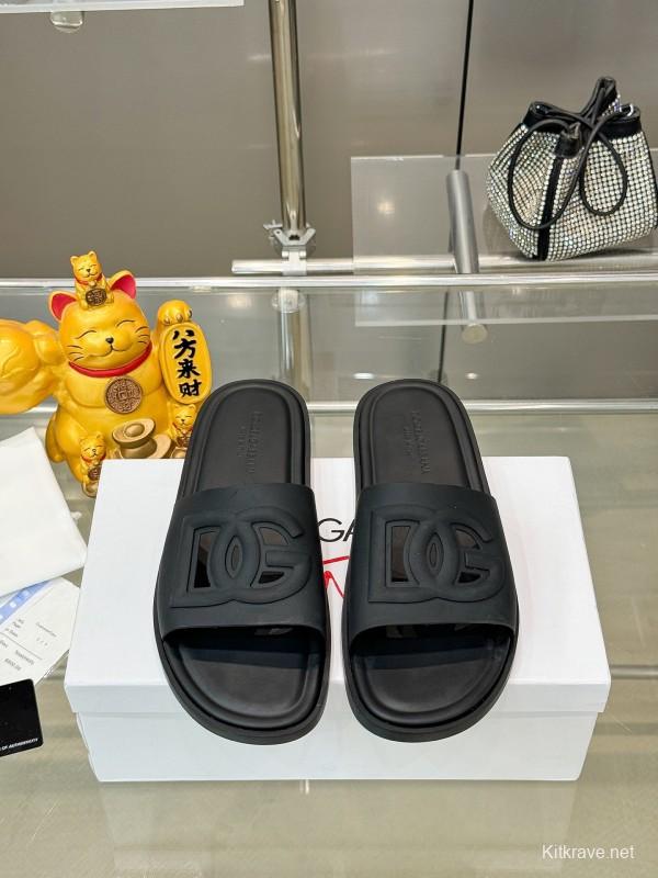 2025 Men Dolce & Gabbana Black Leather Slippers KFY00150