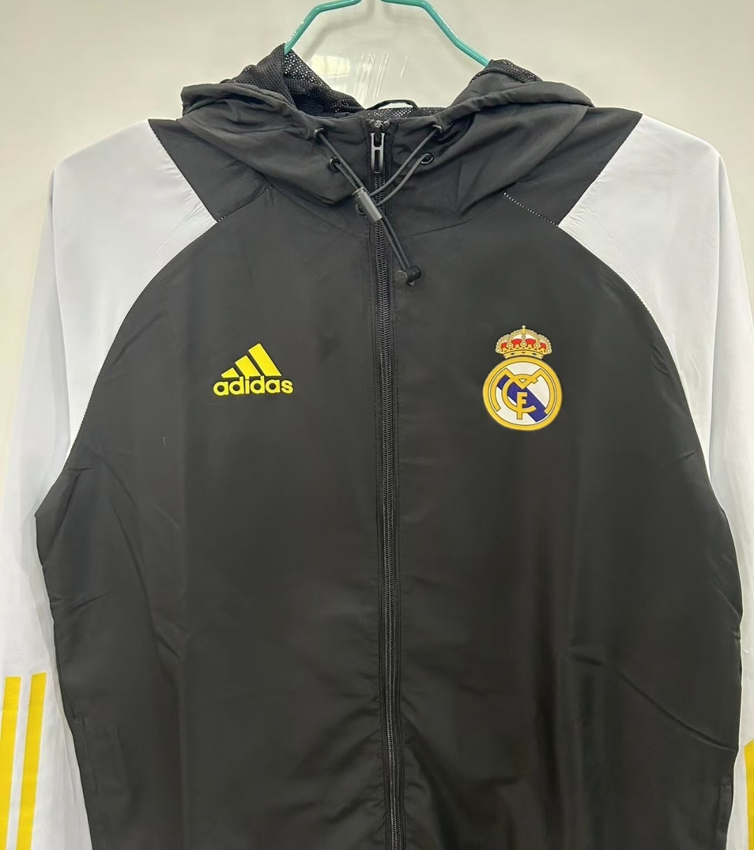 25/26 Real Madrid Black/White Hoodie Windbreaker