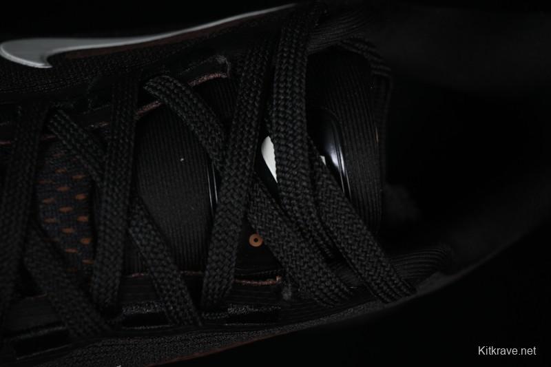 Nike Air Zoom Vomero 18 Cushioned Running Shoes - IH4454-001