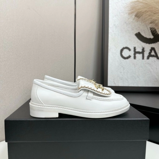 Chanel Classic Flap Chain CC Loafers with Buckle Closure - LY00320