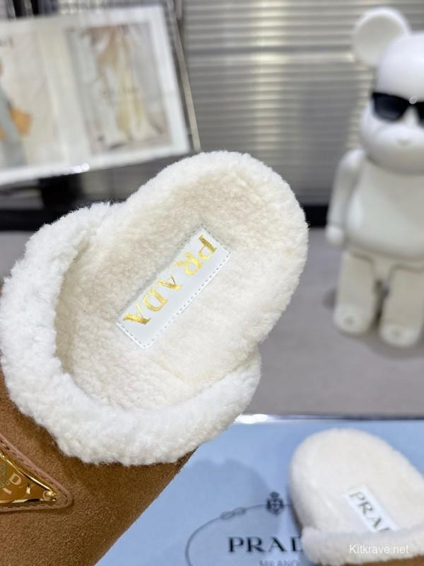 Prada Fall/Winter 2025 New Shearling Mule with Triangle Buckle Enclosed Toe - KFY00270