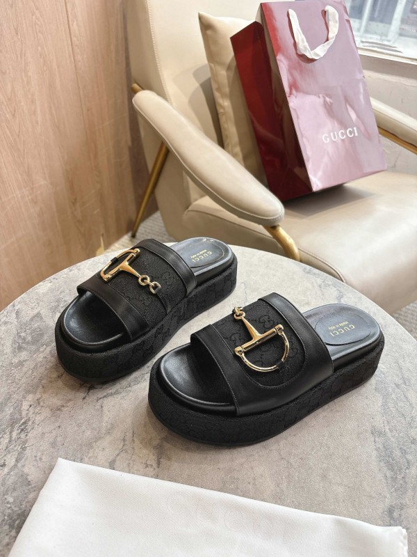 Gucci Women's Sandals with Horsebit Detail and Gold Hardware - LY00270