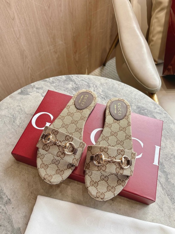 Gucci 2025/SS Leather Mule Sandals with Light Gold Horsebit Detail - LY00280