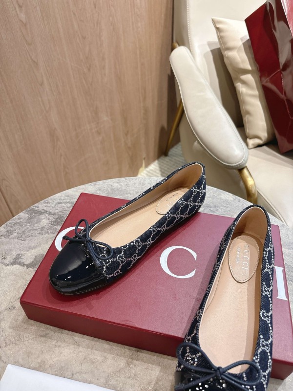 Gucci Women's Ballet Flats with Shiny GG Denim and Leather Bow - LY00330