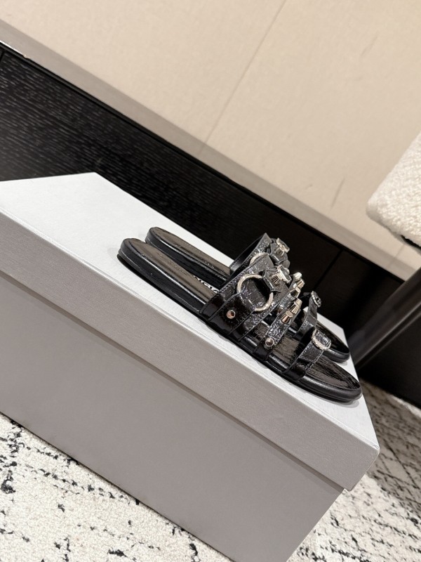 Balenciaga Cagole Metal Studded Sandals Series - KFY00260