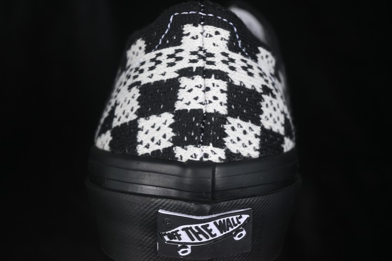 Vans Authentic 44 Low-Top Casual Skateboarding Shoes with Classic Canvas Upper - VN000EJC1KP