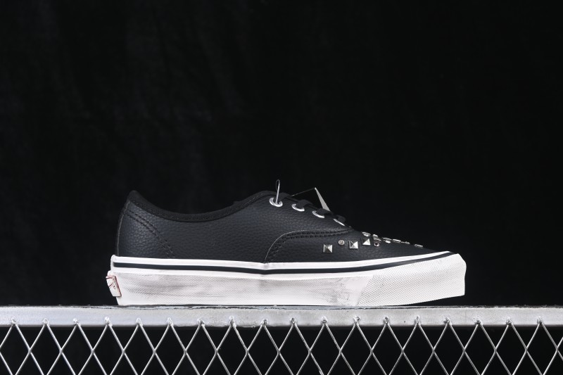 Vans Authentic 44 Low Top Skateboard Shoes - VN000D9NBLK