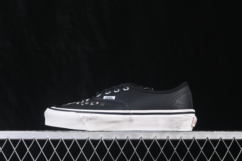 Vans Authentic 44 Low Top Skateboard Shoes - VN000D9NBLK
