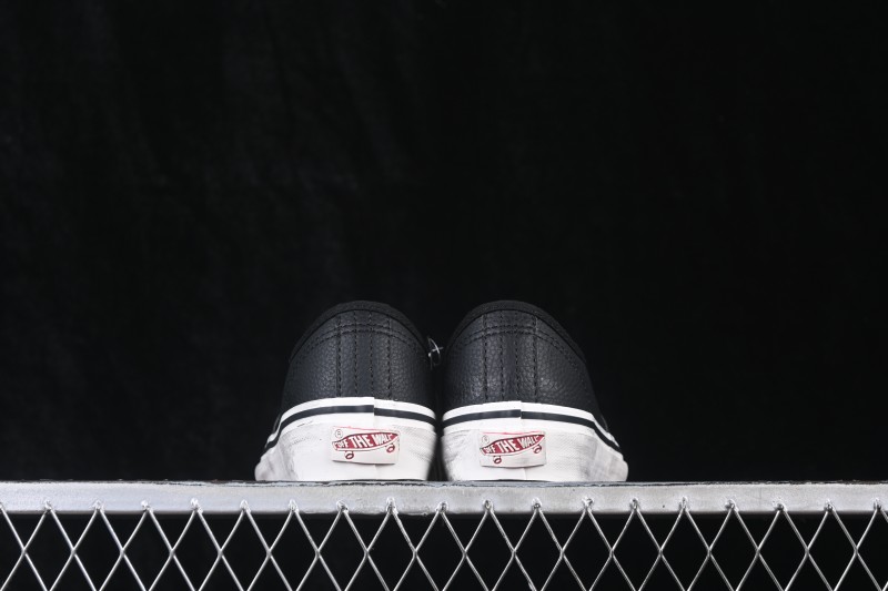 Vans Authentic 44 Low Top Skateboard Shoes - VN000D9NBLK