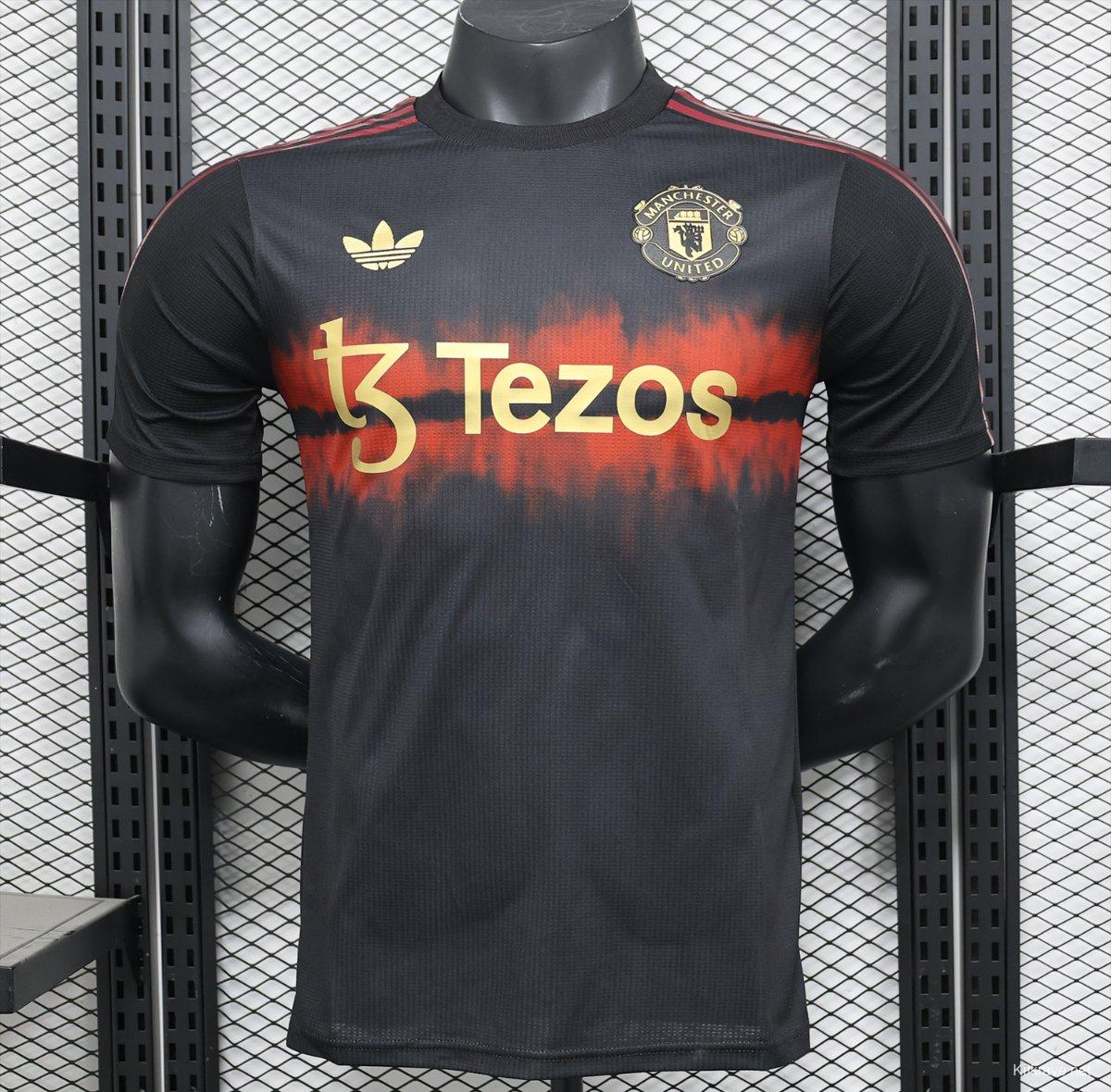 Player Version 24/25 Manchester United Black/Red Pre-Match Jersey